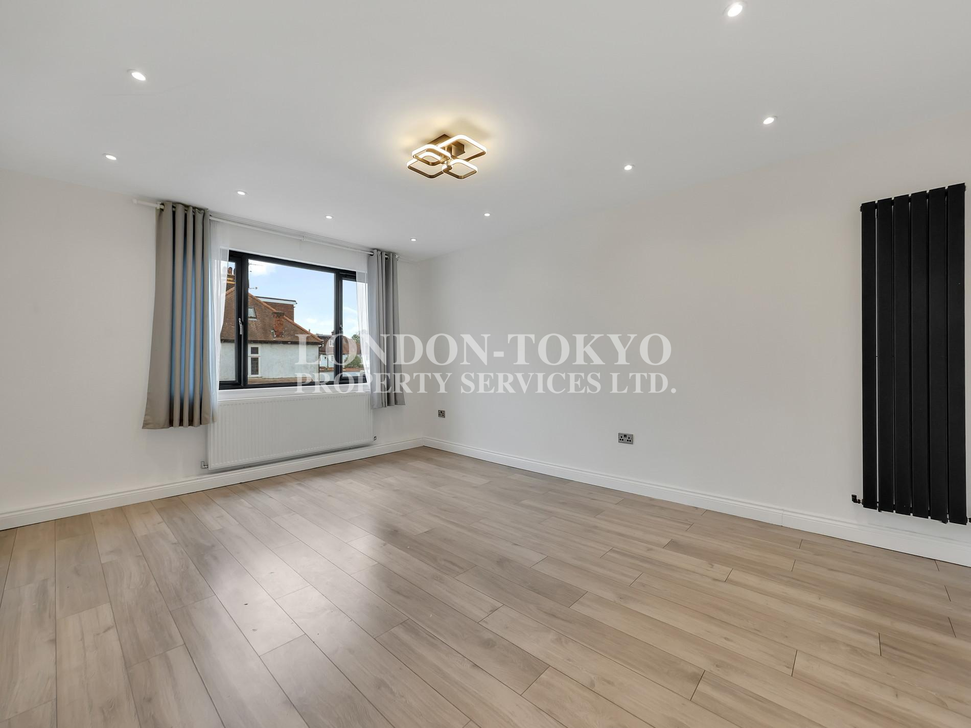 Hervey Close, N3