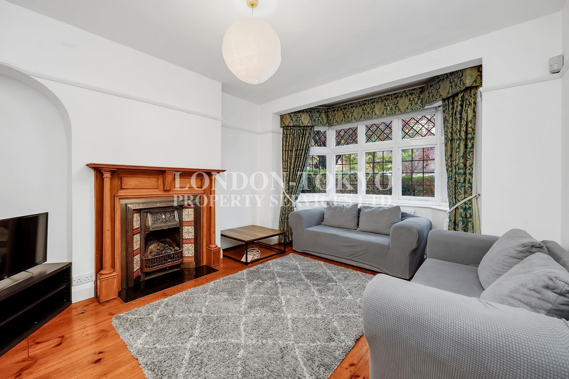 Queens Drive, W3
