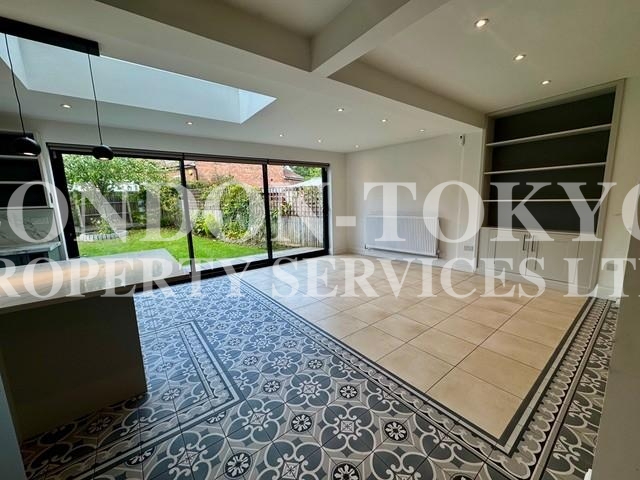 Walmington Fold, N12