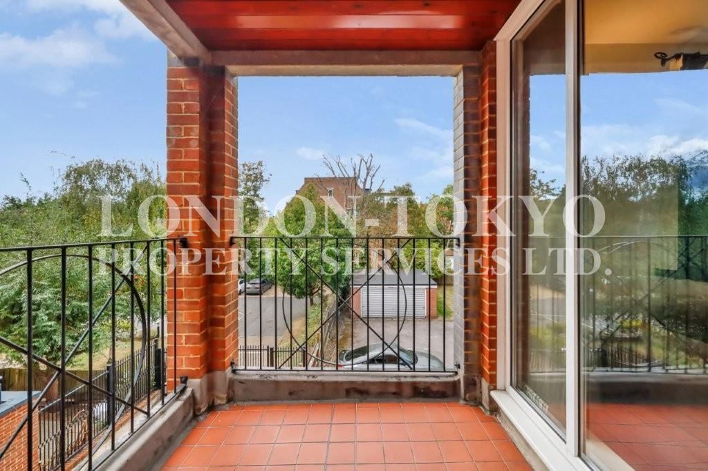 Alcombe  N12  :: London-Tokyo Property Service
