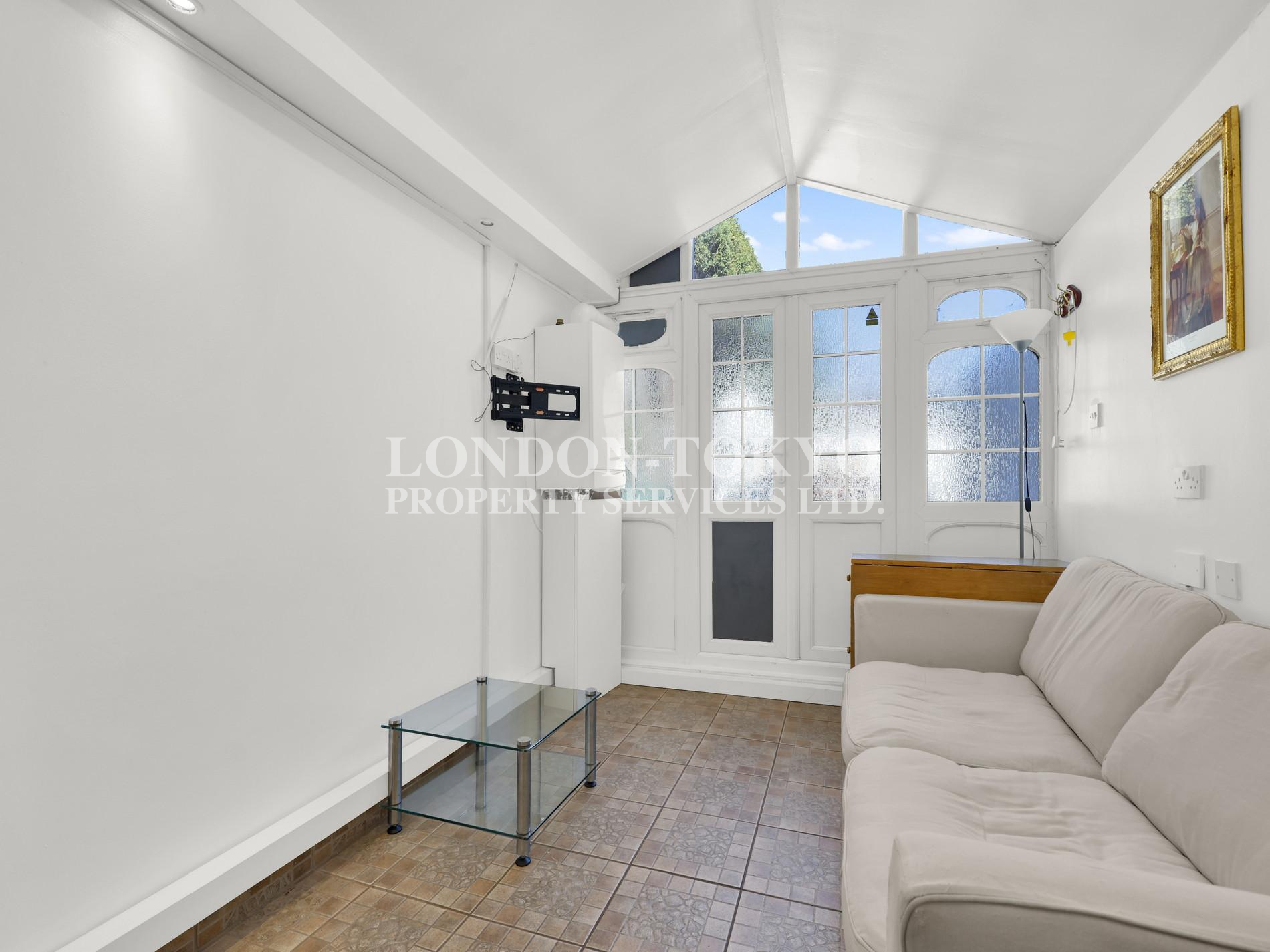 Lowfield Road W3 :: London-Tokyo Property Service