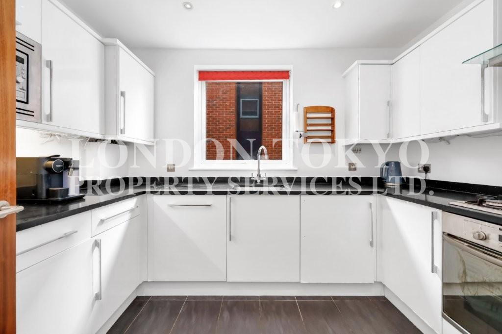 Alcombe  N12  :: London-Tokyo Property Service