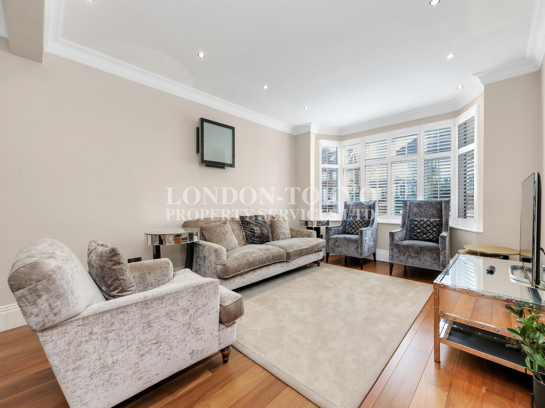 Wentworth Avenue 
 N3  :: London-Tokyo Property Service