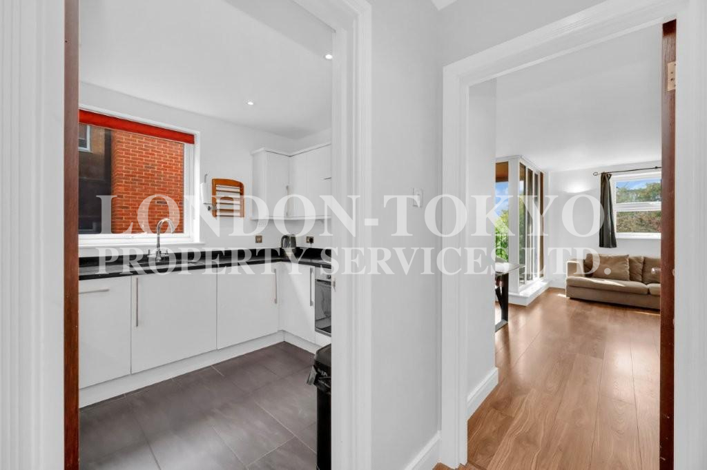 Alcombe  N12  :: London-Tokyo Property Service