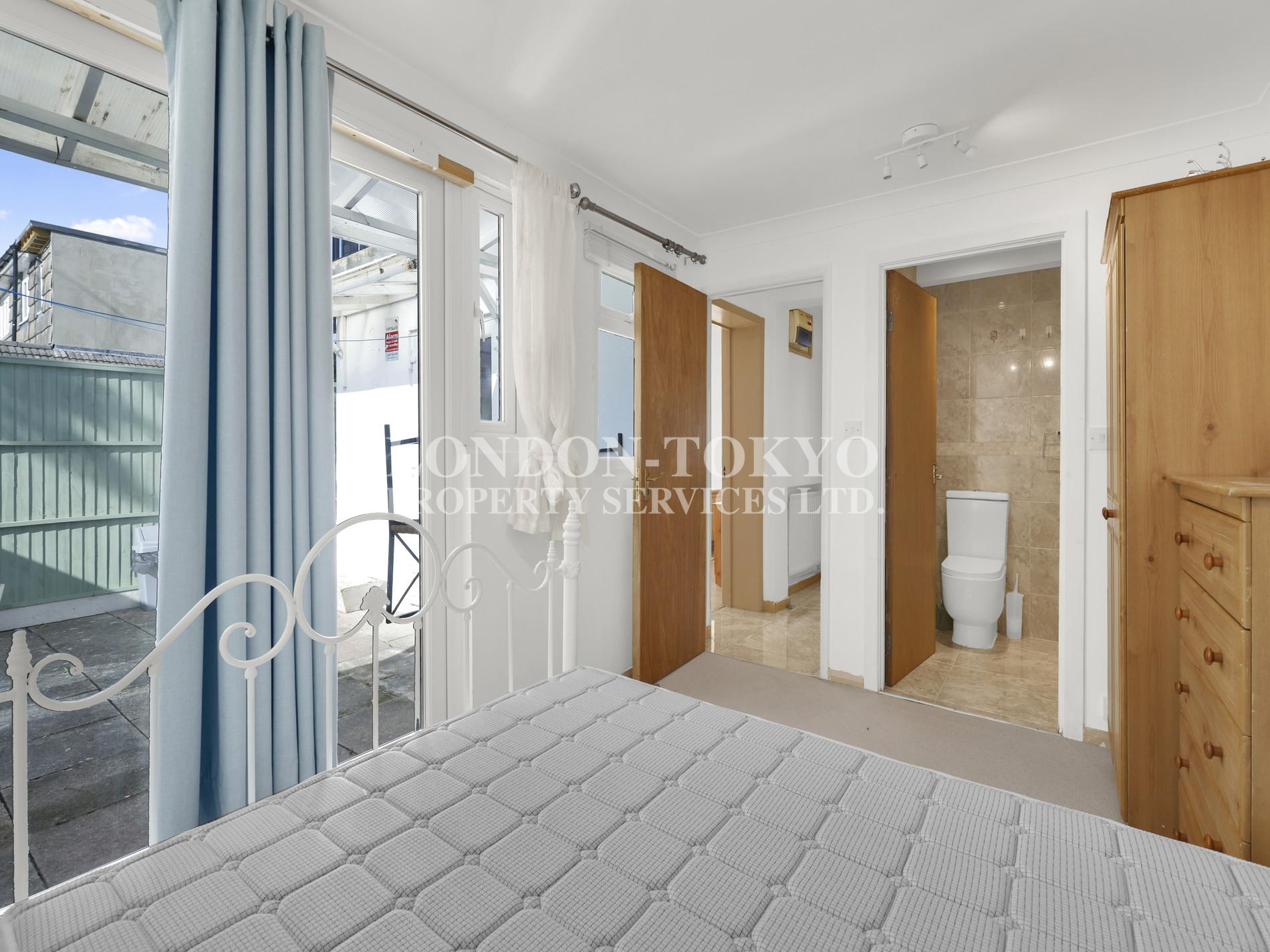 Lowfield Road W3 :: London-Tokyo Property Service