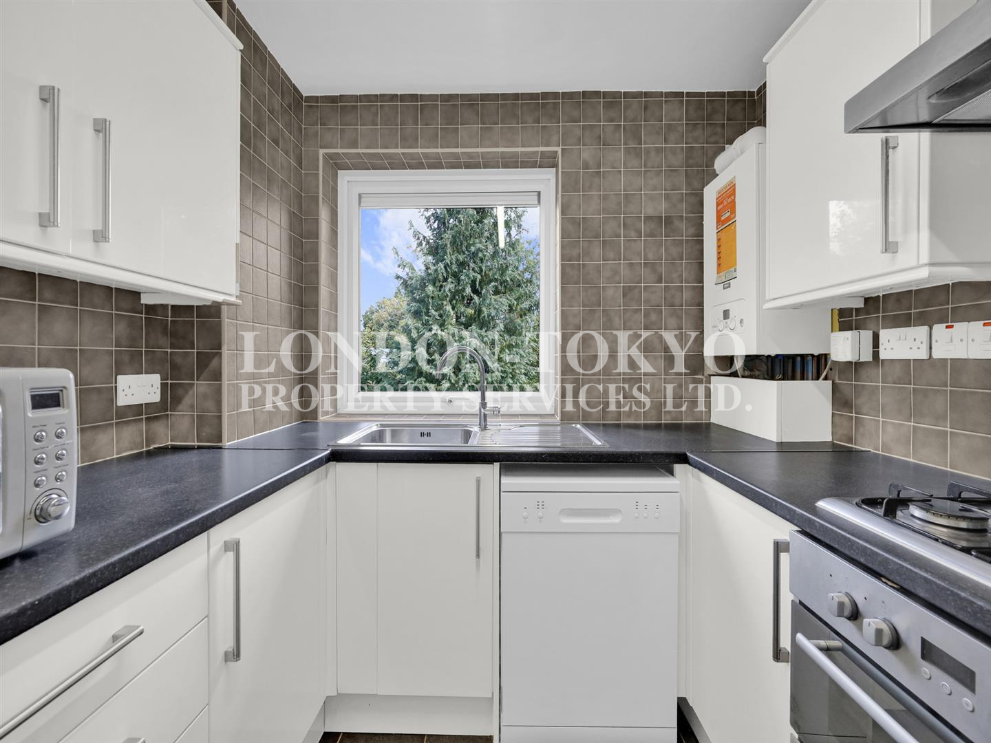 Woodside Grange Road N12 :: London-Tokyo Property Service