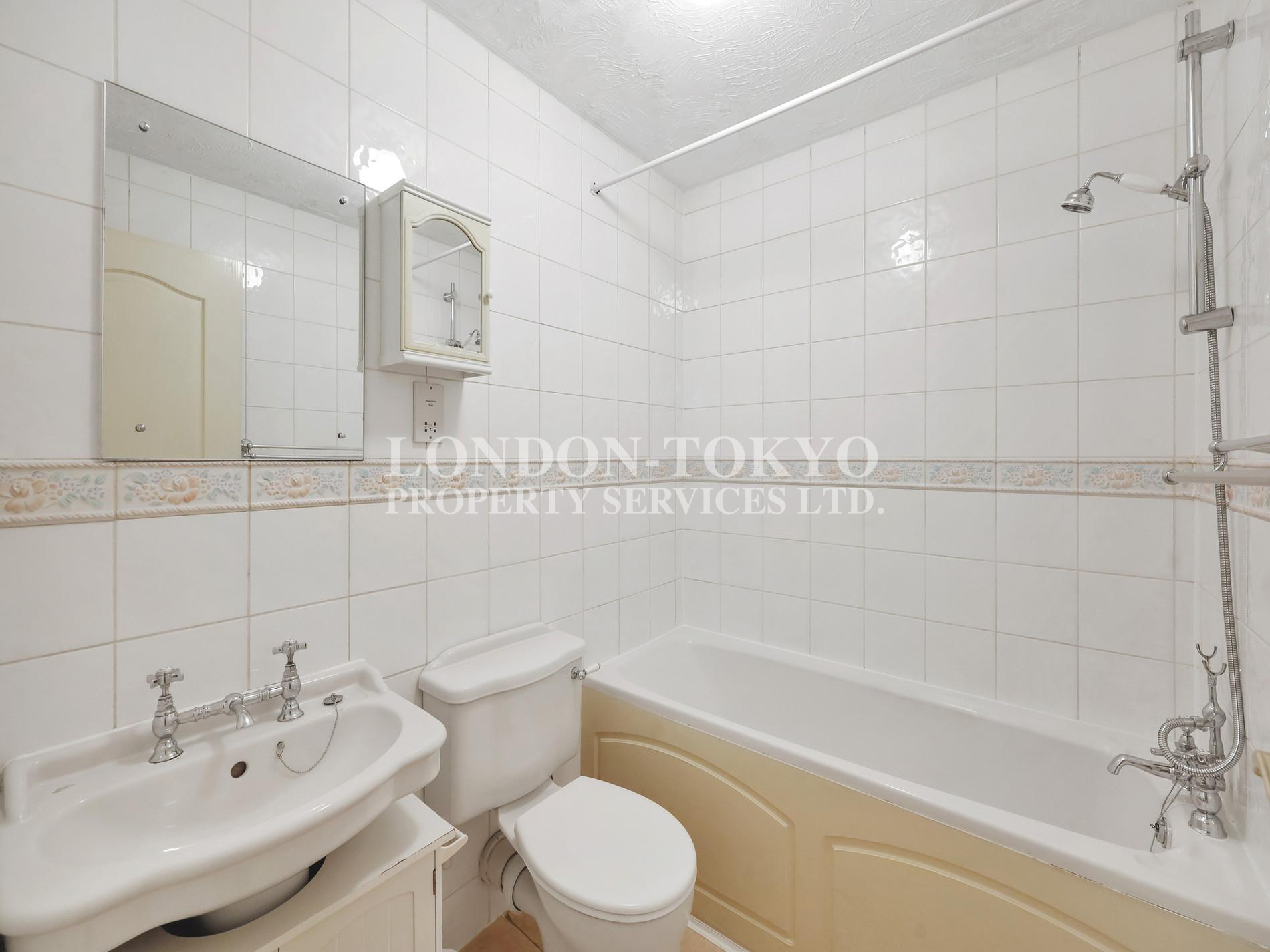 Gatcombe Mews W5 :: London-Tokyo Property Service