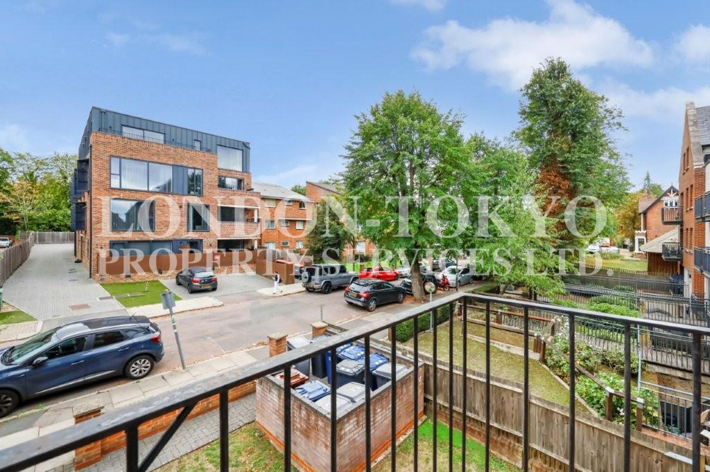 Alcombe  N12  :: London-Tokyo Property Service
